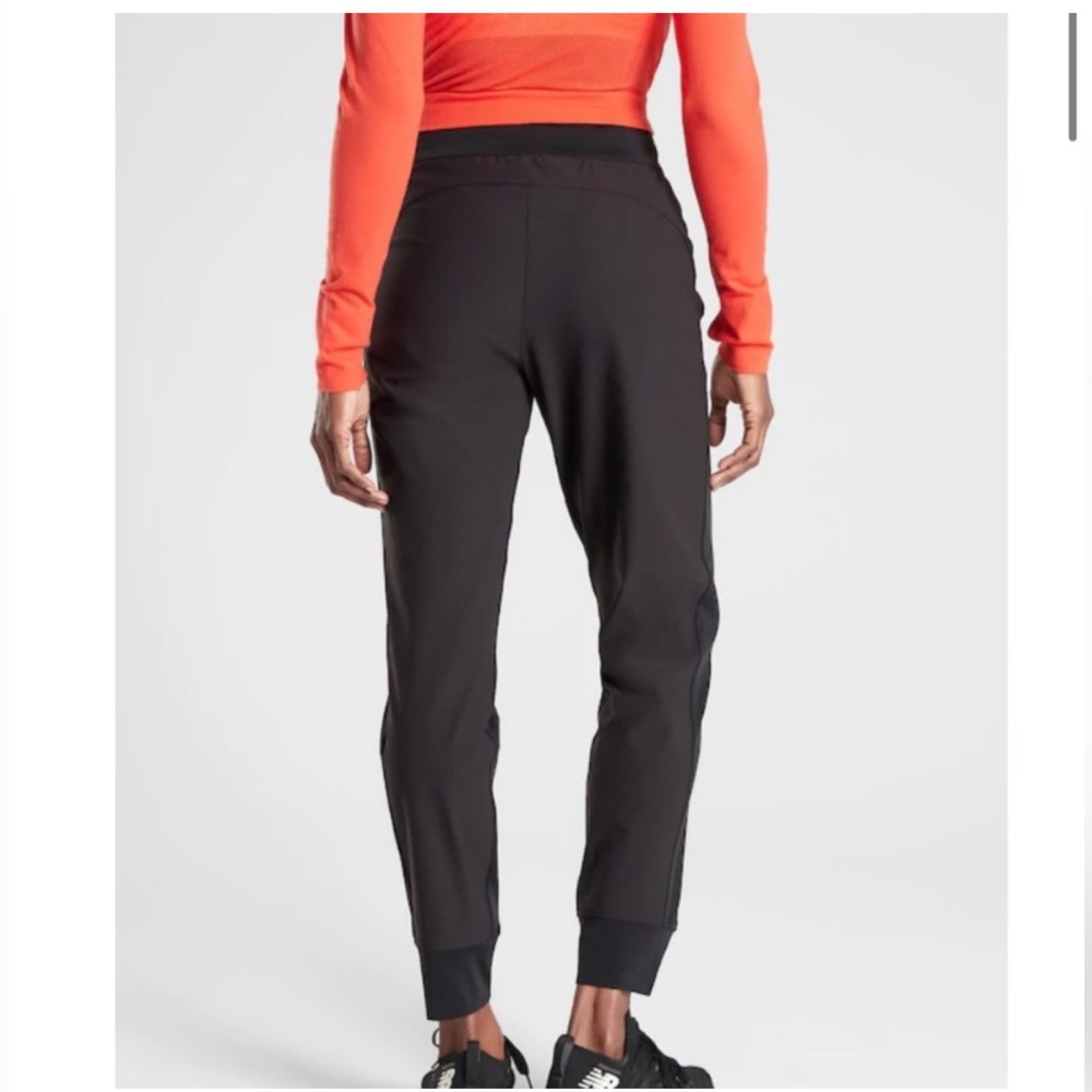 Athleta Headlands Hybrid Tech Jogger pants in black, size 12 - Picture 3 of 9